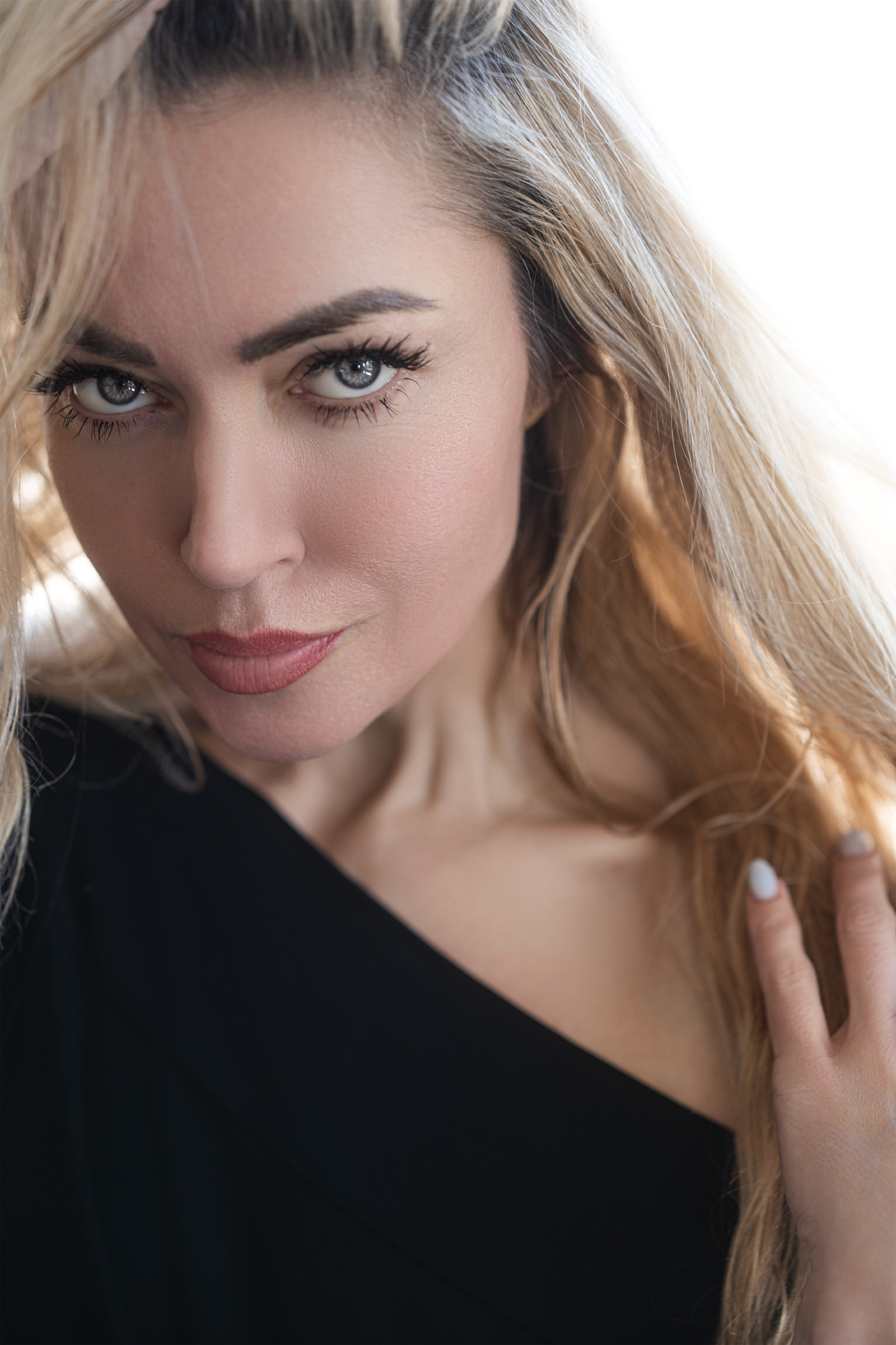 Finished beauty portrait of Daria Usova with natural skin texture, polished color, and refined detail